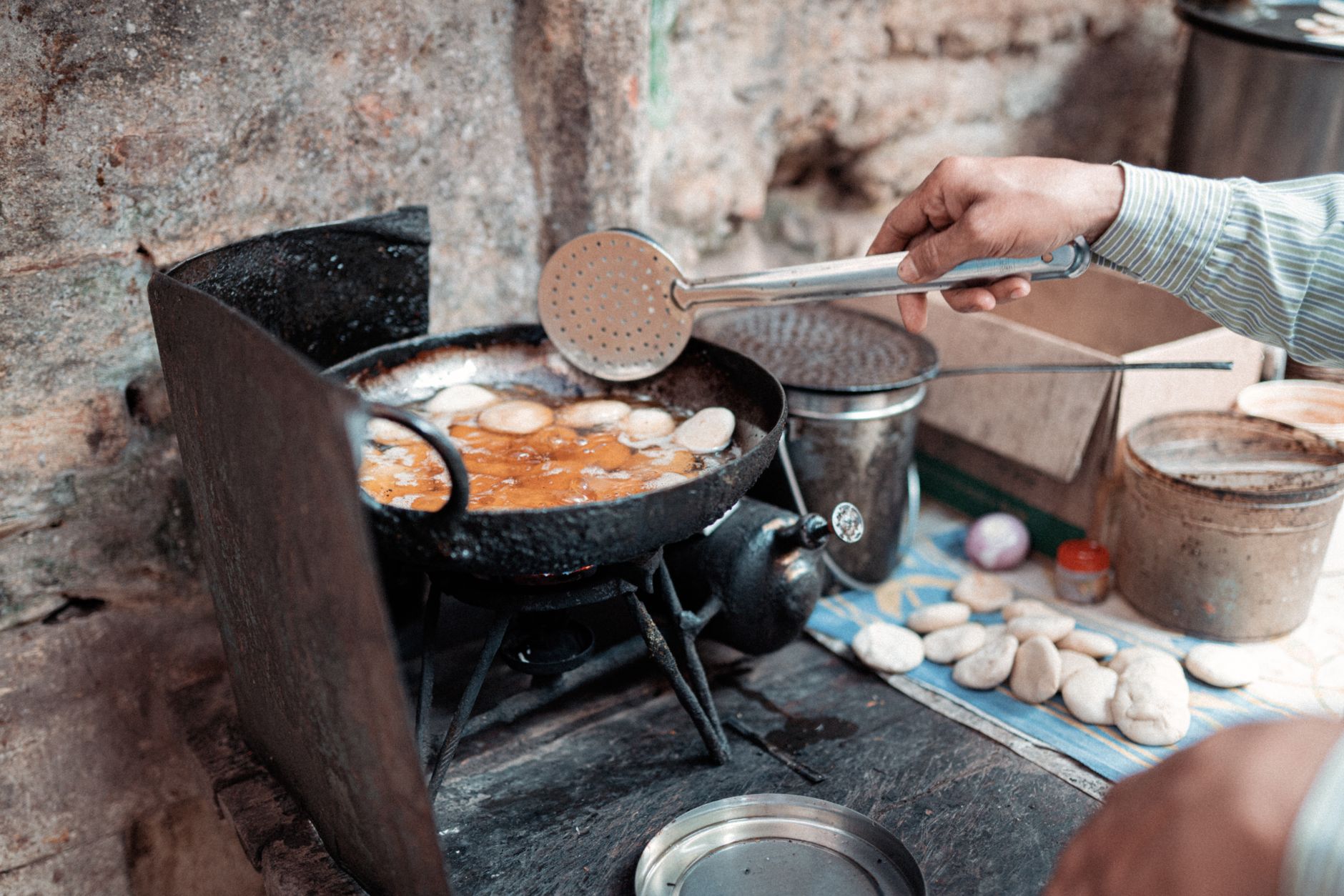 Cold Pressed vs Refined Oil: The Chemical Difference Every Indian Kitchen Must Know 2 cold pressed vs refined oil benefits